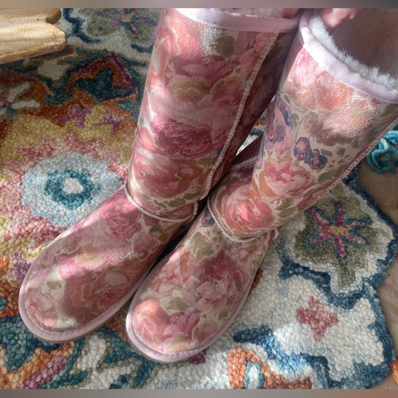 UGG boots with floral print 🌸 - Picture 2 of 5